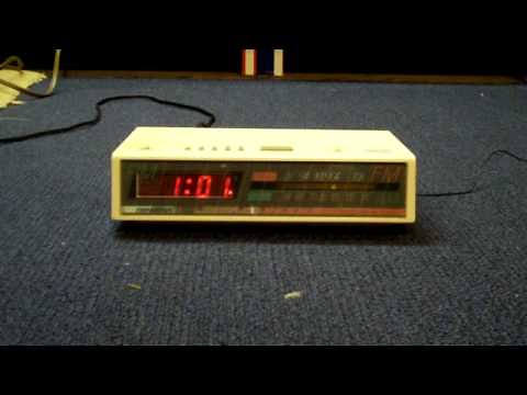 1980s Soundesign DIGITAL clock radio alarm and snooze operation
