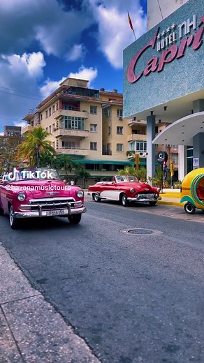Cars in Cuba 💖 . . #vintagecar #oldcar #cubancars #oldcubancars #americancars #50scars #cubatravel #carphotography #carvideos