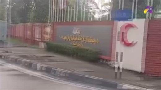 Berita 757 on Instagram: "LELAKI PERSOAL TULISAN JAWI DI HOSPITAL KLANG MASIH ada rakyat Malaysia belum mengenali tulisan jawi sebagai khazanah seni negara. #Berita757 #RakyatKeutamaanKami #Viral757"