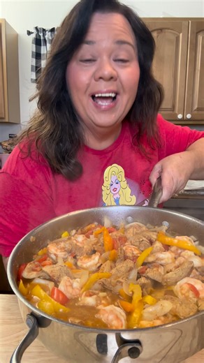 Chicken and shrimp fajitas! Easy as pie! #mountaincookinwithmissy #fajitas #oneskilletmeal #weeknightmeals Our NEW mother-daughter cookbook, Puddin’ & Pie, which features over 75 favorite family recipes is HERE! Order today at our website/store! | Mountain Cookin’ with Missy