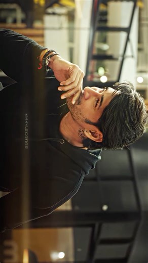 seize the moment | sometimes edo ala .... 🚶‍♂️ . . . . follow @4444.scenes . . . . [ mahesh babu, ssmb, SSRMB, SSMB29, Sarkaru Vari pata, 🦁, Guntur karam]... | Instagram