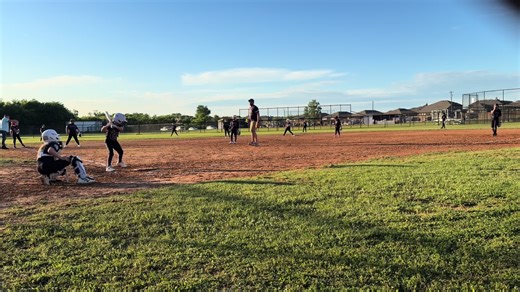 My momma heart sank during this, but I now understand why she threw the ball. You hear hold it hold it hold it, but you also hear no go to second go to second. 🫠🫠🫠 learning moments of situational awareness matter 🖤 #rylee23 #8usoftball #softball