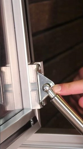 Removing a steel ball joint from a gas strut is simple 💯