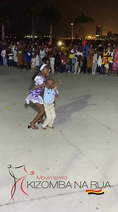 16M views · 466K reactions | Aconselho a ver o vídeo completo. Os pequenos deram show no dia deles. TODOS DOMINGOS a partir das 17h até as 21h na baía de Luanda bem em frente ao comando da polícia nacional. #KizombaNaRuaOficial #KizombaNaRua #Angola #Luanda #Baía #cultura #dança #danças_africanas #Kizomba #kizombeiros #Semba #Sembistas #junho2025 | Kizomba Na Rua | Facebook