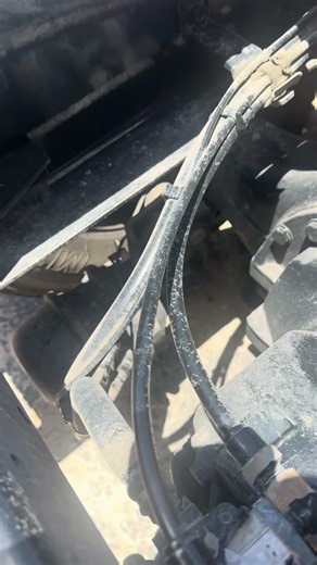 Air leak diagnose with pinche off method. #mechanic #semi