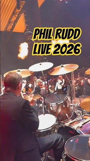 AC/DC legend Phil Rudd performs Thunderstruck with orchestra ⚡🎻 #ACDC #Thunderstruck #NewPlymouth