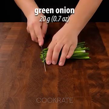 Friends bring their flour so I can make this recipe for them! Ingredients: water: 600 ml (20 fl oz) sugar: 10 g (0.4 oz) olive oil: 20 ml (0.7 fl oz) flour: 400 g (14 oz) baking powder: 10 g (0.4 oz) soft butter: 30 g (1.1 oz) parsley: 15 g (0.5 oz) mozzarella: 150 g (5.3 oz) eggs: 1 pc white sesame seeds: 10 g (0.4 oz) | Cookrate