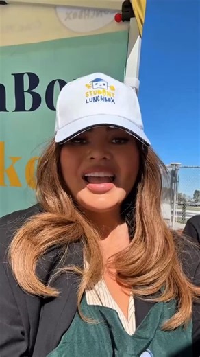 Student LunchBox on Instagram: "What an incredible day at Cal State Long Beach! 💛🌊 Student LunchBox and the CSULB Beach Pantry came together to host a Mobile Market filled with energy, joy, and community spirit, serving 403 students with fresh groceries, produce, and essential goods. A heartfelt thank-you to our incredible supporter @chrissyteigen and her amazing team at @cravingsbychrissyteigen for joining us and making this day truly unforgettable. They jumped right in to help set up, organi