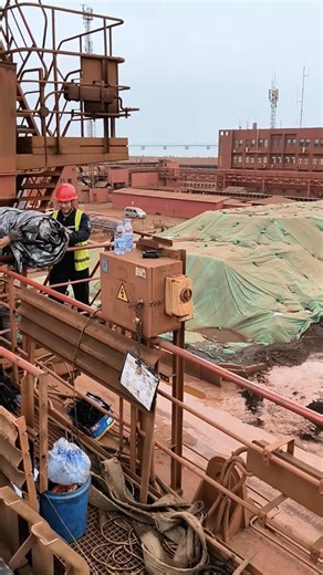 3.5K views · 28 reactions | Vulcanization joint of 1.8m conveyor belt in port # conveyor belt vulcanization joint | China. Conveying equipment factory | Facebook