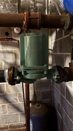 When the heat clocks out… we clock in. 🔧🔥 Got a NO HEAT emergency call after hours at an apartment complex here in Lancaster County. Middle of the night, temperatures dropping, residents bundled up and waiting. Southern End HVAC rolled out, diagnosed the issue, and had the system back up and running that same night. No space heaters. No waiting until morning. Just warm apartments and relieved tenants. If your heat decides to take the night off, we won’t. 📍 Lancaster County 🇺🇸 Veteran Owned 