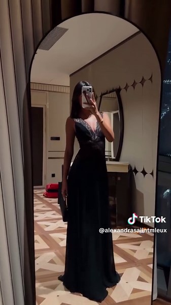 @Alexandra Saint Mleux looking absolutely stunning in @ELIE SAAB 🖤✨ #alexandrasaintmleux #alexandrasaintmleuxstyle #fyp #purtoi #eliesaab