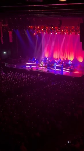 British Rock Legends Squeeze landed on stage at Utilita Arena Cardiff on Friday, kicking off a November full of great shows at the Arena 🎤🎸🎶 | Utilita Arena Cardiff