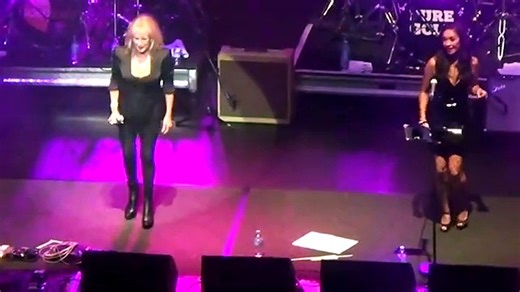 WENDY STAPLETON - Play The Game (Pure Gold Live Palais, Melbourne 2016)