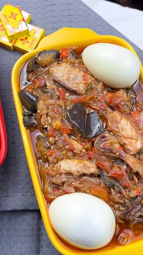 I always bring you new recipes to recreate with your family and friends and this Aubergine/ Eggplant Sauce is no exception.😍😍❤️❤️ What made it extra special is the infusion of coconut oil plus MAGGI Shrimp so please don’t omit it .You’re welcome 🤗 #MAGGI #CookTheDifference . . . . #sauce #ghanaianfood #eggplantsauce #ampesi #newreels #foodcontentcreatoringhana #ghana🇬🇭 #hajiacooks #hajiabakes #hajiacooksandbakes #westafrica | Sharifa Cooks and Bakes
