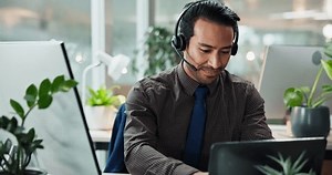 clip-3666807957-call-center-customer-service-laughing-laptop-loan