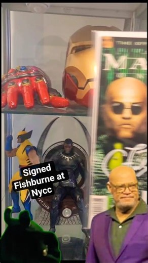 Laurence Fishburne signed Matrix book at NYCC