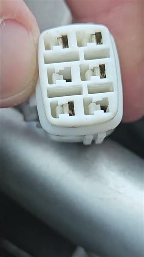 Is the FI light on? Where is the Suzuki Diagnostic Plug located? 🔴