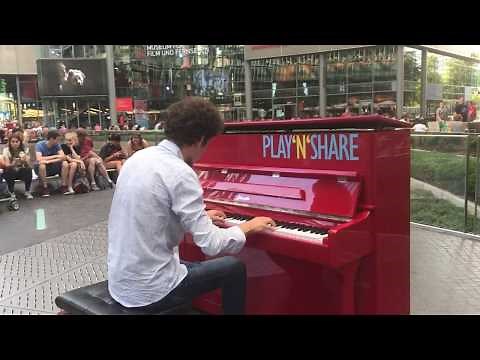 Thomas Krüger – Summer 78 ("Good Bye, Lenin!" Theme – Yann Tiersen) Live at Sony Center Berlin