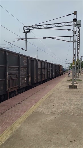 Last wagon of goods Train! #codetoclouds #shortvideo #travel #indianexplorers #shortsindia #trending