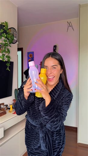 lorena fassina🐺 on Instagram: "Carnaval muda o look, mas não muda o combo essencial: hidratação + praticidade + estilo 💦✨💖💛🩶 Entre uma fantasia e outra, minha Garrafa Eco Tupper foi comigo pra tudo: do bloquinho ao after, do glitter ao tênis. E a cordinha virou parte do visual mesmo: usei como acessório no look, hands free, prática e estilosa 😮‍🔥 Ela é aquele item curinga do Carnaval: combina com diferentes fantasias, acompanha todos os rolês do dia e ainda ajuda a reduzir o uso de descar