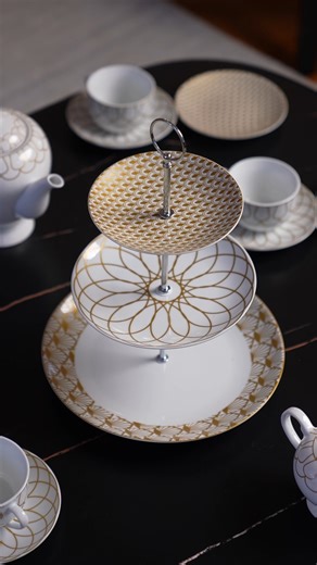 La collection Golden Déco met en scène les reflets et les détails pour créer des tables qui racontent une histoire, sans un mot. | Maida