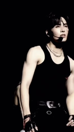 @santaverse.ps | SANTA 🤌🏻❤️ 🔥 “Ahhh, my heart is going to explode! ❤️‍🔥🙈 @santa.pp 🤍✨ #santapongsapak #perthsanta #santapp #risermusic #riserconcertd1 | Instagram