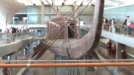 Sonnenbarke des Cheops: Zedernholz-Puzzle mit 1650 Teilen