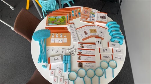 Our Sounds Of Reading Toolkits are the ultimate Phonics kits full of activities to support explicit teaching of Phonemic Awareness, Phonics, Blending, Segmenting, Dictation, High Frequency Words, Dictation and Vocabulary. This video shows Level 2 SOR Toolkit. Check them out in our store: https://www.decodablereadersaustralia.com.au/collections/sor-toolkits Register for one of our PD Workshops and recieve a SOR Toolkit with your registration: https://www.decodablereadersaustralia.com.au/collectio