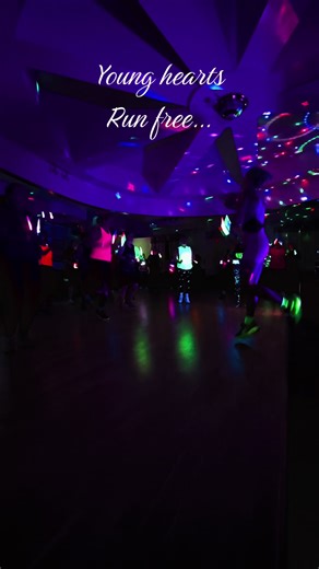 Taking it back clubstyle!! 70s but make it club ❤️🫶🏻💜@Clubbercise #dance #fitness #clubbercisewithanna