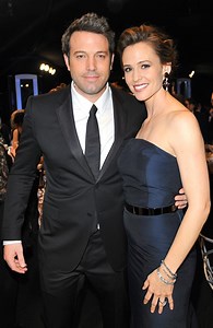 14K views · 43 reactions | “Don’t let Affleck see these kissing photos” 﫣 Jennifer Garner was caught in a steamy moment with her new man — and the internet’s going wild. See the shots heating things up in the comments below  | People's stories | Facebook