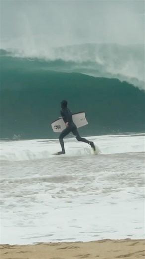 PERFECT SHOREBREAK 🤯 Kalle Tallon 💥 Nazare #bodyboarding