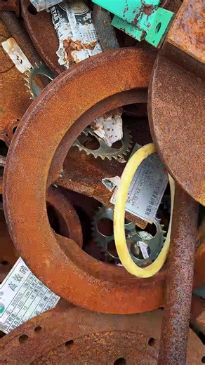 Scrubbin’ rust is for chumps! This liquid works in SECONDS—douse, done. Rust can’t keep up with this speed.#SpeedRustRemoval #LiquidCleanHack #NoScrubFastFix