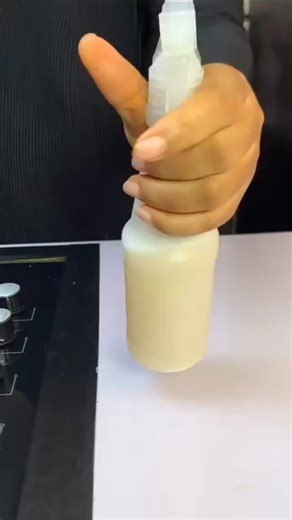 𝐏𝐑𝐄𝐌𝐈𝐔𝐌 𝐆𝐀𝐑𝐑𝐈 |𝐏𝐔𝐅𝐅𝐏𝐔𝐅𝐅 𝐌𝐈𝐗 | 𝐁𝐄𝐀𝐍𝐒 𝐅𝐋𝐎𝐔𝐑 | 𝐅𝐎𝐎𝐃𝐒𝐓𝐔𝐅𝐅𝐒 𝐈𝐍 𝐋𝐀𝐆𝐎𝐒 on Instagram: "It's weekend let's sanitize our home with this simple DO IT YOURSELF method by @gracevalue Have you been battling with GECKO and you want to get rid of them. Watch the video till the end. Hope is helpful? Will you be trying this out. Don't forget to Like follow and share with others. #abakefoods#diyvideo#diytutorial#doityourselfremedies#doityourselfhome"