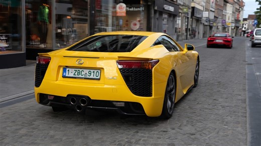 Lexus LFA sound echoes through tight streets