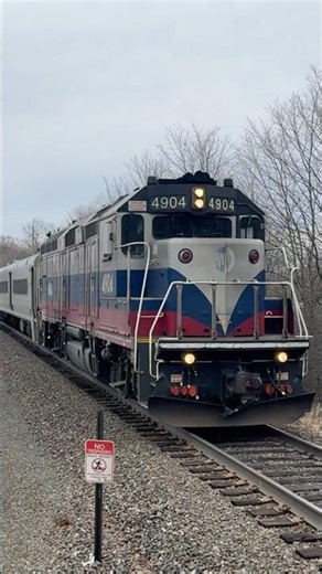#njt Train 71 Westbound with #mta Geep #4904 Leading in Middletown - 1/10/2026