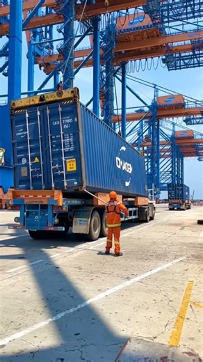 ZAMAVILLC | REELS | CONTAINERSHIP | IMPORT & EXPORT | PORTS 🌐🏗️🚢 on Instagram: "🚢 DID YOU KNOW ⁉️ The International Port of Gemalink, VIETNAM 🇻🇳 is a jewel in this country's maritime infrastructure and a key player in global trade! It is located in the Cai Mep-Thi Vai port complex, in the southern province of Ba Ria-Vung Tau. 🚢💻 Edit Vídeo @jonzam.23 📍🏗️ PORT OF GEMALINK, VIETNAM 🇻🇳 🇻🇳❓Let us know where you're following us from! ⁉️What do you call this move by the port operator in 