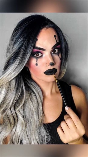 💋 Easy glam clown look anyone can pull off! 🎪✨ #EasyClownMakeup #GlamClown #HalloweenMakeup #MakeupArtist #SpookySeason #MakeupReel #ClownMakeup #HalloweenGlam #CreativeMakeup #MUA | Beauty By Ash S - Makeup Artist