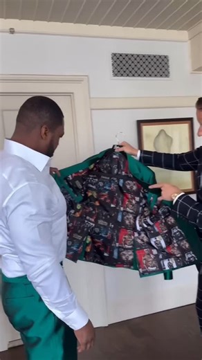 50 Cent on Instagram: "Custom Boomerang suit  you remember that in the movie. @50centaction @bransoncognac @lecheminduroi"