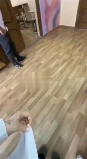 news.pf.pc on Instagram: "В станице Ольгинской Аксайского района Ростовской области разгорается громкий скандал вокруг жестокого избиения и последующей травли 12-летней школьницы. Цыгане избивают и травят девочку из-за гибели ее отца на СВО. История получила общественный резонанс после появления в сети видео, на котором одноклассник-цыган с силой бьет школьницу головой о дверной косяк. От удара ребенок падает и теряет сознание, а происходящее снимают на телефоны другие школьники. С просьбой о по