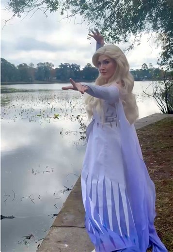 The cold truly never bothered her anyway 💁‍♀️❄️ We’re not saying our Ice Queen is responsible for this harsh winter weather, but she sure is enjoying it! 😆 Stay bundled up, Royals! We’ll be celebrating through the cold ☃️ Head to tututalesparty.com for all booking inquiries— you can do it from the comfort of your home! 💖 #elsa #frozen #frozenparty #princessparty #thingstodoinorlando