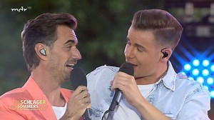 313K views · 10K reactions |  Sensationeller Auftritt von Florian Silbereisen und Eric Philippi bei den Schlagern des Sommers am Wasserschloss Klaffenbach. Gemeinsam singen sie einen Schlagerklassiger und wir schmelzen dahin. ♥️ | ARD Schlagerwelt | Facebook