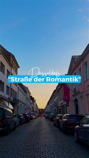 Düsseldorf TONIGHT on Instagram: "5 Gründe, warum ihr die #bilkerstrasse besuchen müsst! 😍🚶‍♂️🚶‍♀️ Wusstet ihr, dass die Carlstadt seit 2020 offiziell eine eigene „Straße der Romantik“ hat? Die Bilker Straße ist zwar nur 331 Meter lang, fühlt sich aber an wie ein Kurztrip nach Frankreich. 🌹 5 Gründe für einen Besuch: 1️⃣ @marionettentheaterduesseldorf & Cafeteria: Magie für Groß & Klein (Tickets ab 21€) 🎭 2️⃣ @ifduesseldorf: u.a. Französische Bücherei & kostenloser Sprachaustausch. 📚🇫🇷 