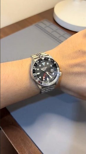 Changing the strap on a Seiko 5 GMT