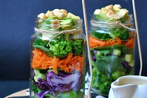 Las ensaladas más ligeras: 27 recetas para cuidarte este verano