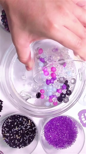 Back from the dead here.. 🤣🤣🤣🤣 working then not then working then not.. it’s the season of witches, ghosts and goblins and my personal favorite 🧛🏻‍♀️ 👻#slimeasmr #makingslime #scoopability #halloween #seasonofthewitch #witchesbrew #spooky #halloweenslime #waxcracking #tutorial #oddlysatisfying