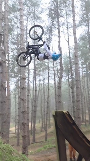 Which do you think was easier. The backflip on Specialized E Bike or Specialized Status Full squis