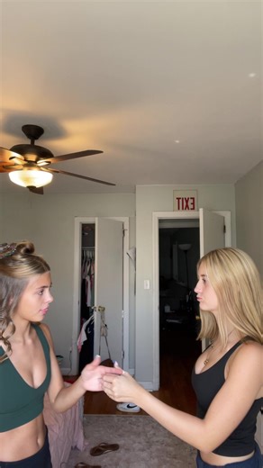 DO7 fail ngl #FentySuperBrandDay #fyppppppppppppppppppppppp #transition #hoco #twins @Skyla 🤸🦕