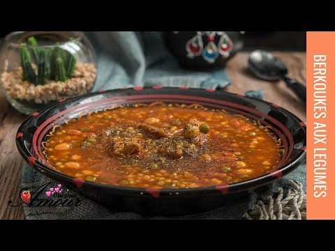 berkoukes aux légumes et au poulet, classique de la cuisine algérienne بركوكس