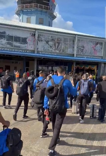 Surinaamse Nationale Selectie is gearriveerd in Suriname 🇸🇷 ✅️ Ze hebben terug gebracht: WK PlayOffs ticket voor Suriname, de beste prestatie tot nu toe in Surinaamse geschiedenis #WorldCup #CONCACAF #BribiNaKrakti #Suriname #ConcacafQualifiers #Paramaribo #RoadToWorldCup #Sranan #Eredivisie #WiAbBribiInNatio #WK #WorldCup2026 #Suriname50jaar | 597 Sports