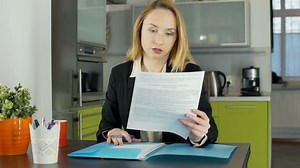 clip-23458528-businesswoman-reading-papers-having-some-problems-steadycam